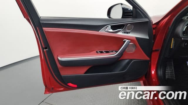 Kia Stinger 2020 — ფოტო 20/33