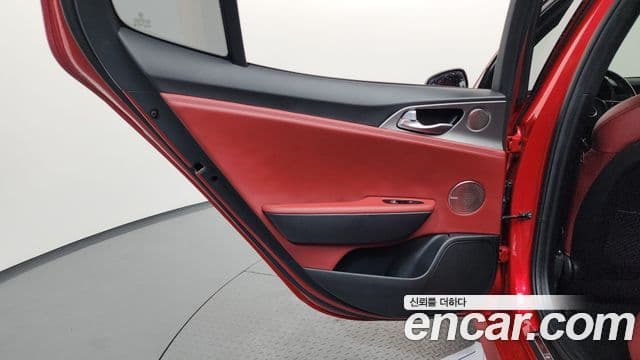 Kia Stinger 2020 — ფოტო 11/33