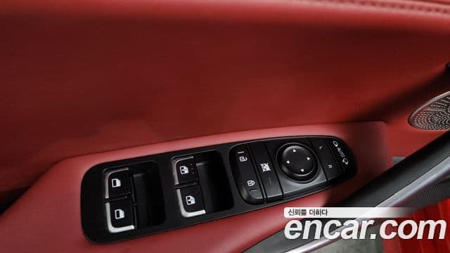 Kia Stinger 2020 — ფოტო 26/33