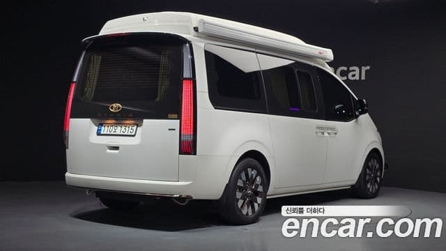 Hyundai Staria 2023 — Photo 3/39