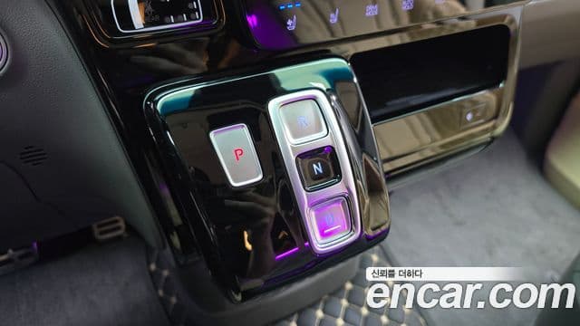 Hyundai Staria 2023 — Photo 6/39