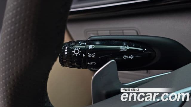 Hyundai Staria 2023 — Photo 2/39