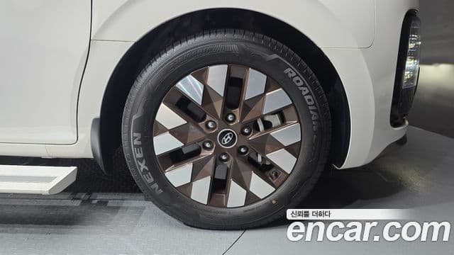 Hyundai Staria 2023 — Photo 19/39