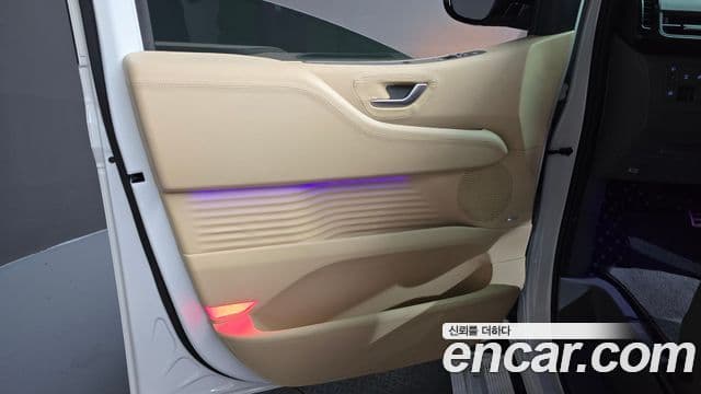 Hyundai Staria 2023 — Photo 7/39