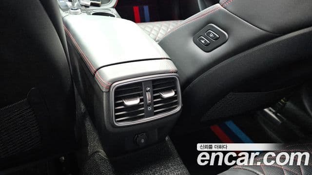 Genesis G70 2019 — Photo 17/33