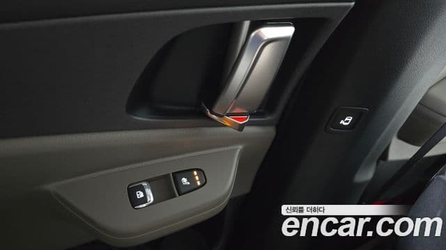 Kia Carnival 2025 — Şəkil 32/33