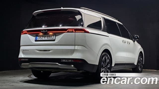 Kia Carnival 2023 — Фото 2/20