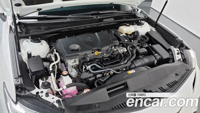 Toyota Camry 2024 — ფოტო 19/34