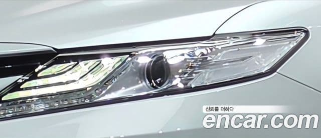 Toyota Camry 2024 — ფოტო 33/34