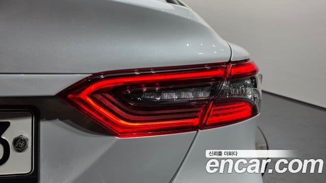 Toyota Camry 2024 — ფოტო 27/34
