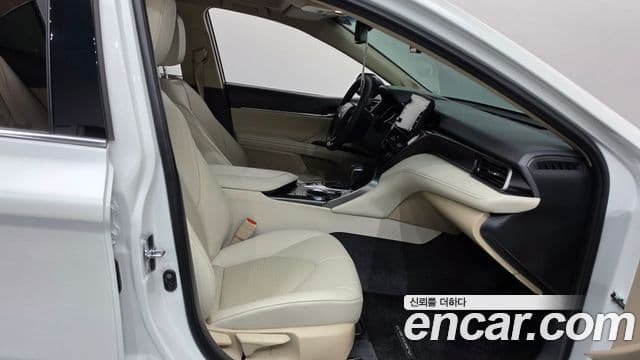 Toyota Camry 2024 — ფოტო 2/34