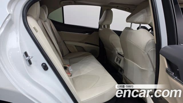 Toyota Camry 2024 — ფოტო 18/34