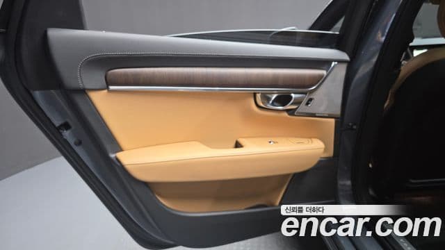 Volvo S90 2022 — ფოტო 33/35