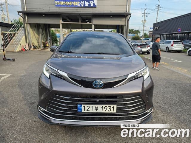 Toyota Sienna 2023 — Photo 1/15