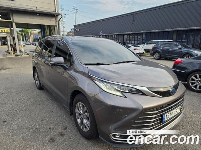 Toyota Sienna 2023 — Photo 3/15