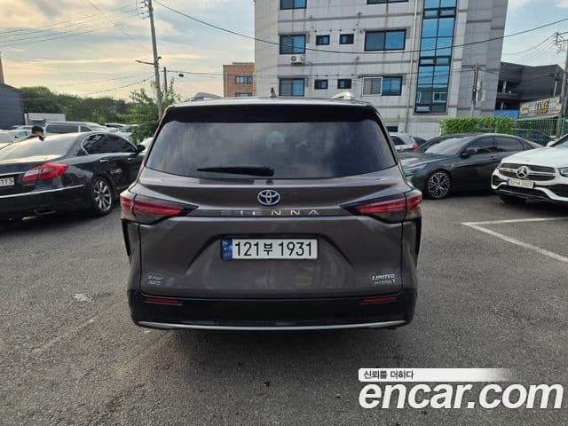 Toyota Sienna 2023 — Photo 14/15