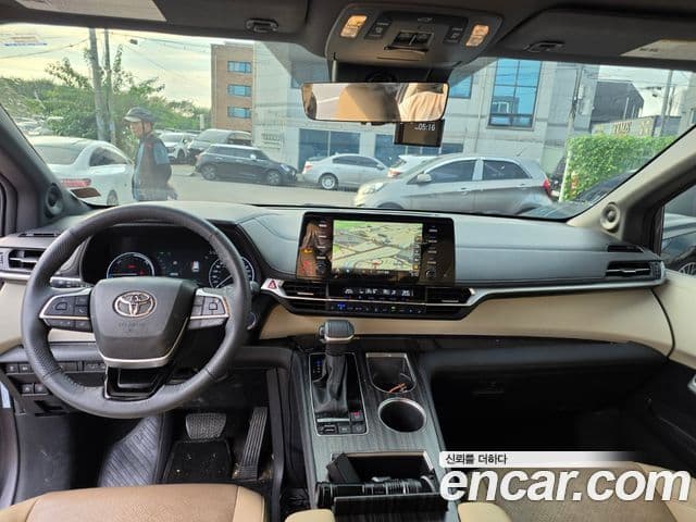 Toyota Sienna 2023 — Photo 10/15