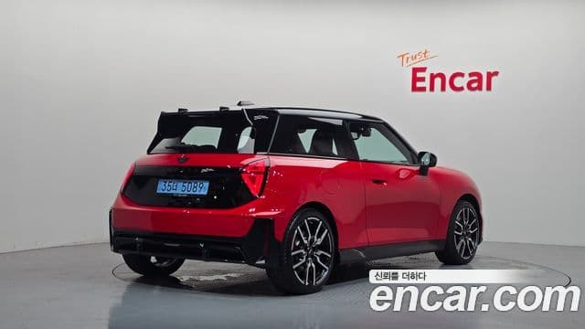 Mini Cooper Electric 2025 — ფოტო 18/33