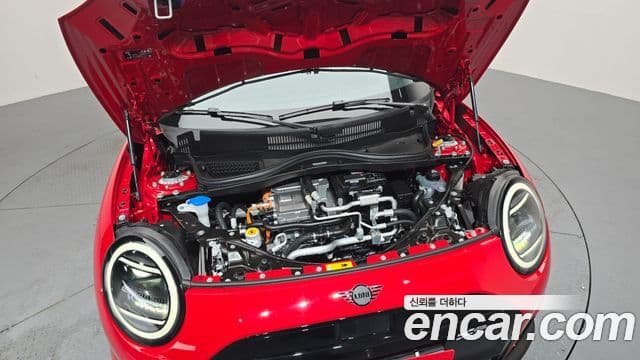 Mini Cooper Electric 2025 — ფოტო 21/33