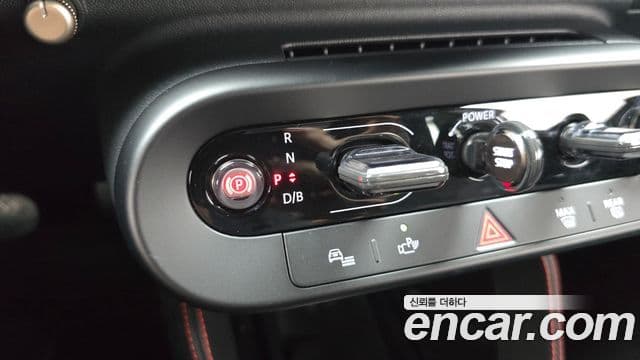 Mini Cooper Electric 2025 — ფოტო 27/33