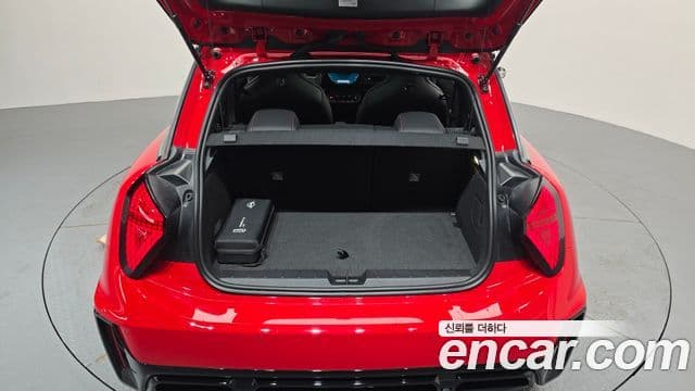 Mini Cooper Electric 2025 — ფოტო 13/33