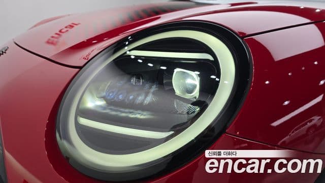 Mini Cooper Electric 2025 — ფოტო 24/33