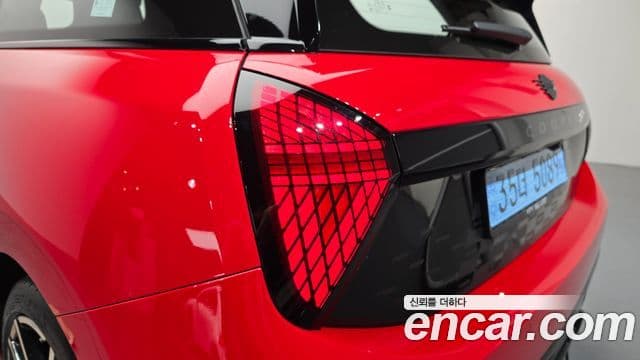 Mini Cooper Electric 2025 — ფოტო 7/33