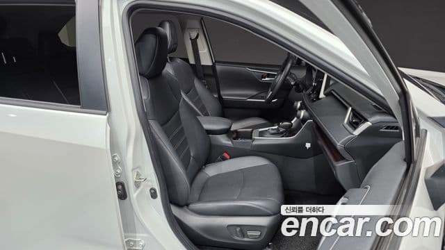 Toyota RAV4 2024 — Şəkil 7/42