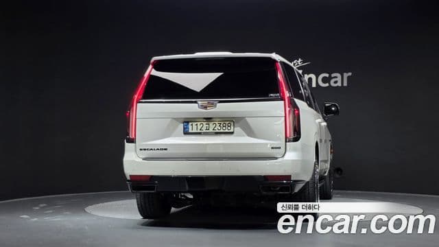 Cadillac Escalade 2021 — ფოტო 15/39