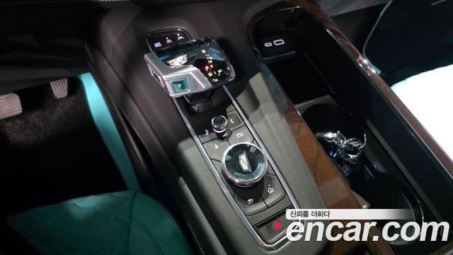 Cadillac Escalade 2021 — ფოტო 25/39
