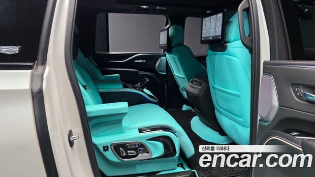 Cadillac Escalade 2021 — ფოტო 7/39