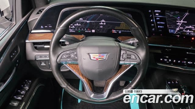 Cadillac Escalade 2021 — ფოტო 17/39