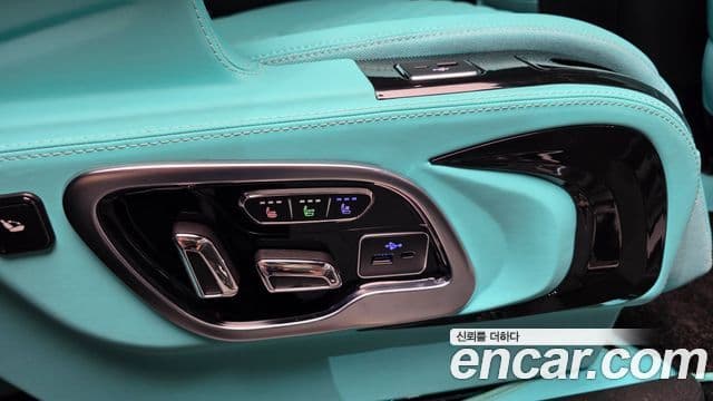 Cadillac Escalade 2021 — ფოტო 28/39