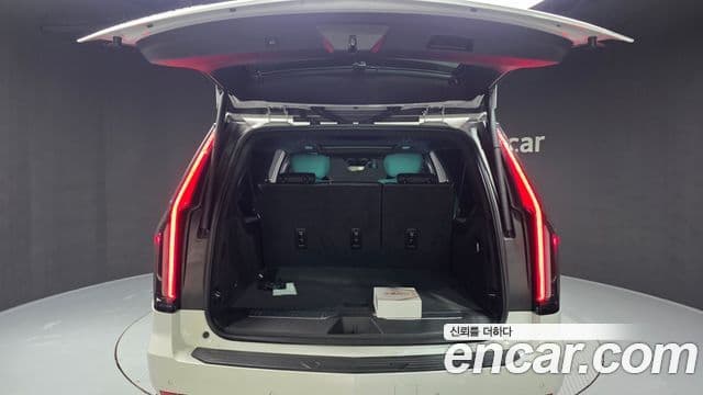 Cadillac Escalade 2021 — ფოტო 35/39