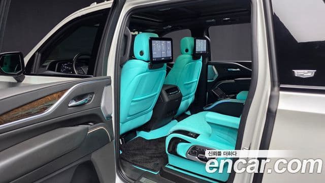 Cadillac Escalade 2021 — ფოტო 32/39