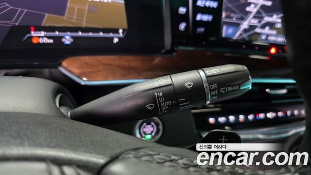 Cadillac Escalade 2021 — ფოტო 8/39