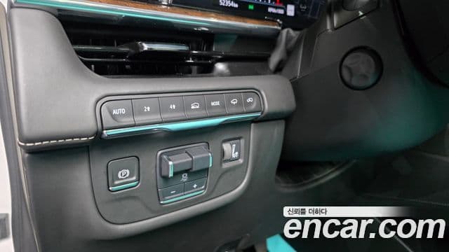 Cadillac Escalade 2021 — ფოტო 3/39