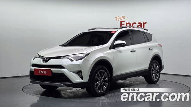 Toyota RAV4 2018 — Фото 1/20