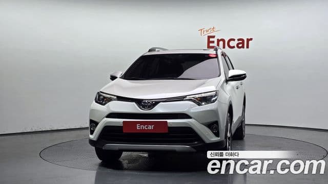 Toyota RAV4 2018 — Фото 3/20