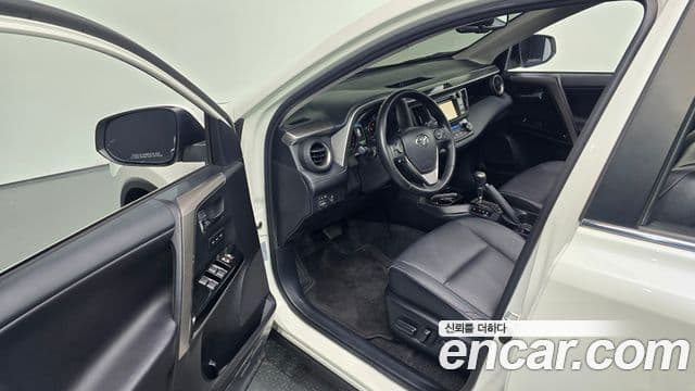 Toyota RAV4 2018 — Фото 11/20