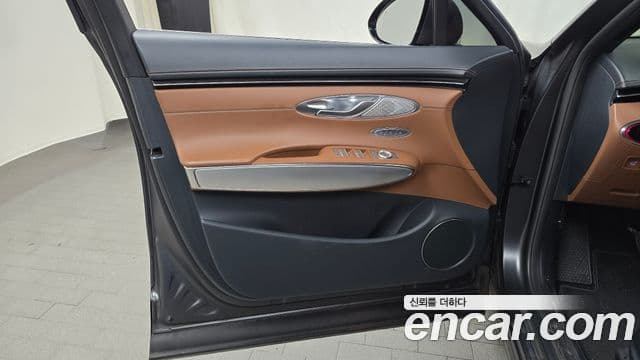 Genesis GV70 2021 — Şəkil 24/33