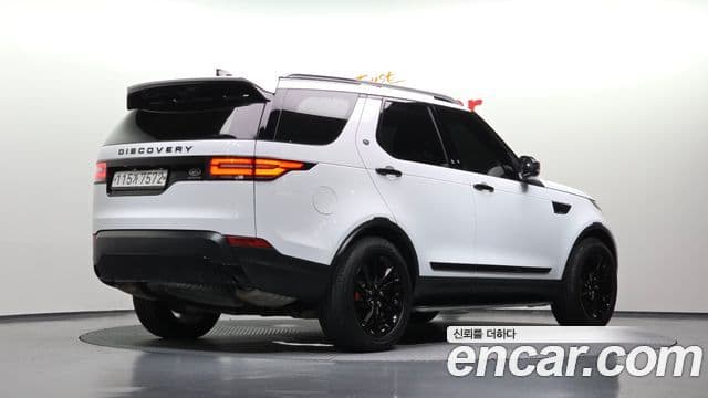 Land Rover Discovery 5 2019 — Photo 12/25
