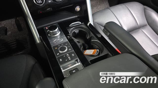Land Rover Discovery 5 2019 — Photo 21/25