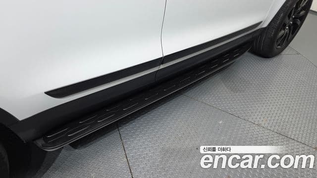 Land Rover Discovery 5 2019 — Photo 6/25