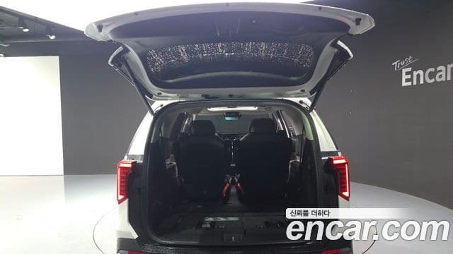 Kia Carnival 2024 — Фото 17/20
