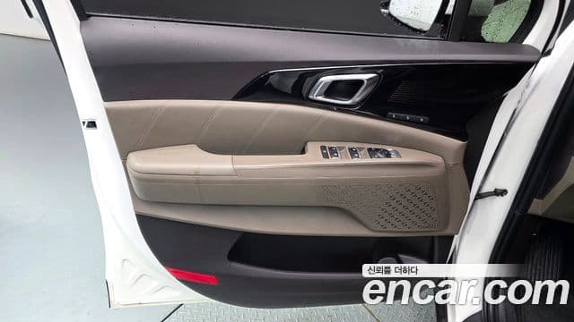 Kia Carnival 2024 — ფოტო 20/34