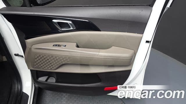 Kia Carnival 2024 — ფოტო 18/34