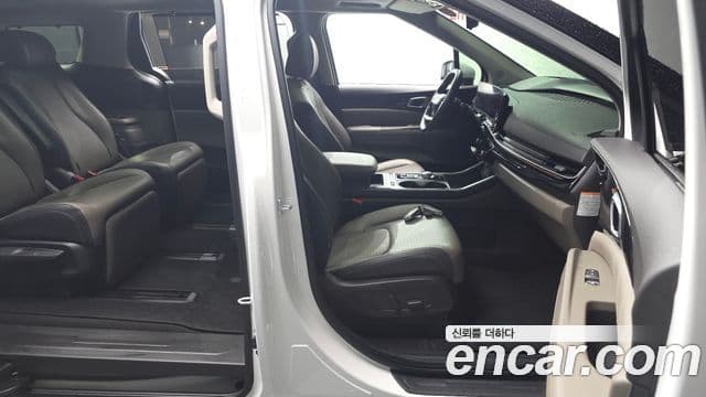 Kia Carnival 2024 — ფოტო 28/34