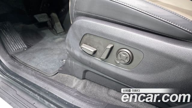 Kia Carnival 2024 — ფოტო 27/34