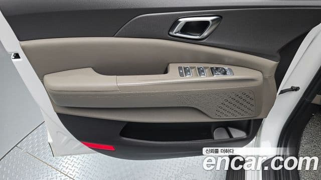 Kia Carnival 2024 — ფოტო 5/32